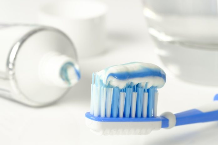 Wie oft sollten Sie sich die Zähne putzen